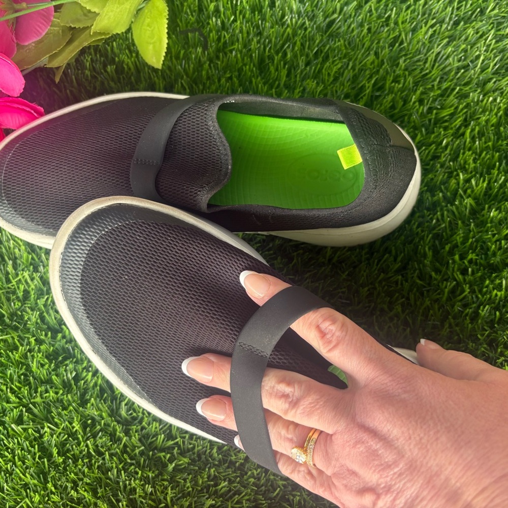 OOFOS Black Slip-On Athletic Shoes - Picture 2 of 9